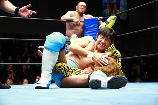 20251204プロレス - 初代タイガーマスク後援会|佐山サトル&ストロング