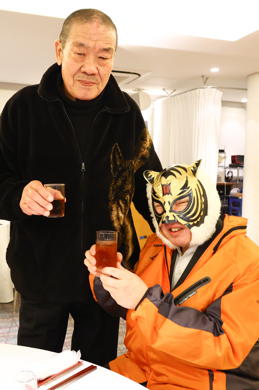 20221123プロレス - 初代タイガーマスク後援会|佐山サトル&ストロング